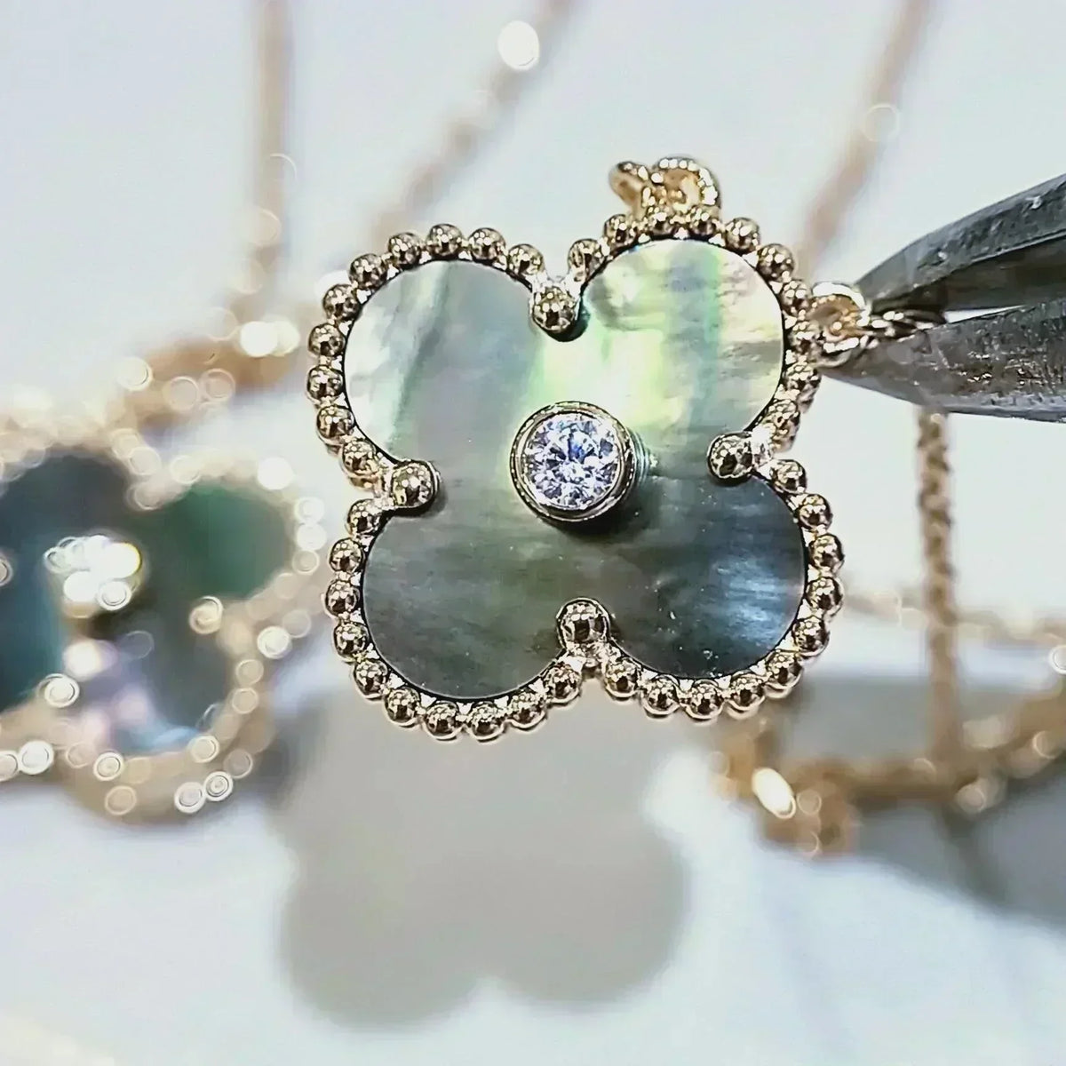 ¡®Veyra Jewelry¡¯CLOVER 15MM DIAMOND AND MOTHER-OF-GREY NECKLACE