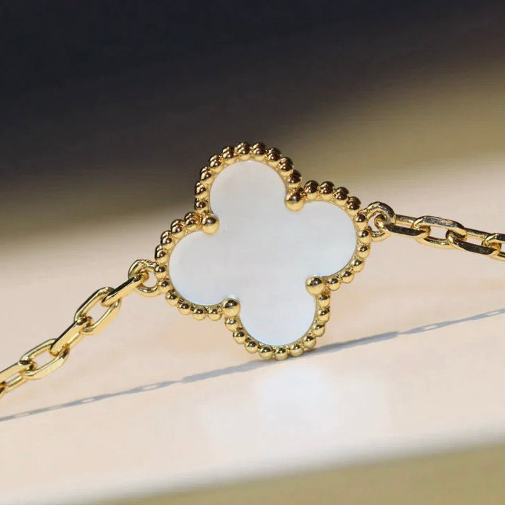 ¡®Veyra Jewelry¡¯CLOVER 20 MOTIFS WHITE MOP NECKLACE