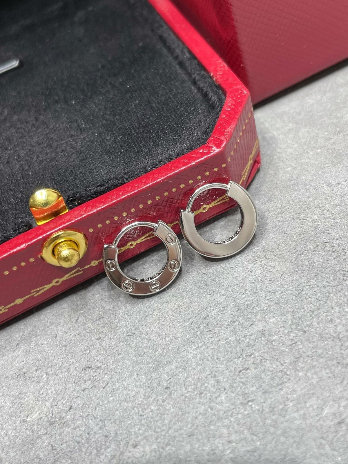 ¡®Veyra Jewelry¡¯LOVE MINI EARRINGS