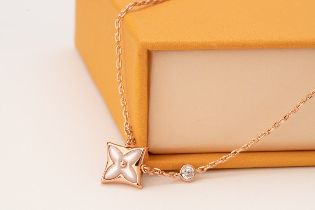 ¡®Veyra Jewelry¡¯STAR PINK MOP 1 DIAMOND PINK GOLD NECKLACE