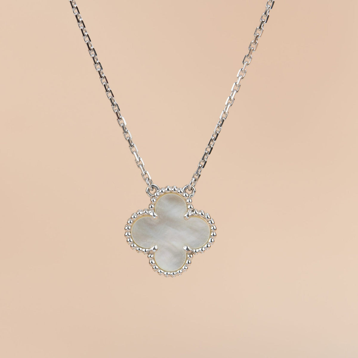 ¡®Veyra Jewelry¡¯CLOVER 15MM WHITE MOTHER-OF-PEARL SILVER