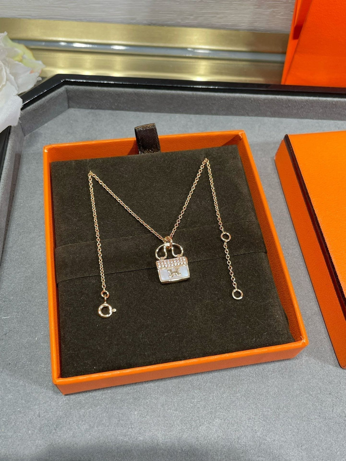 ¡®Veyra Jewelry¡¯H CIRCE MOISSANITE PENDANT NECKLACE GOLD