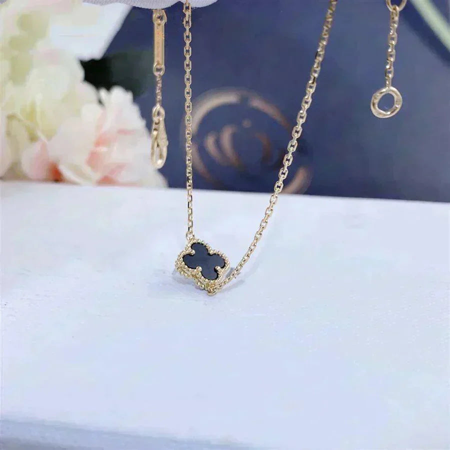 ¡®Veyra Jewelry¡¯CLOVER ONYX SINGLE FLOWER BRACELET