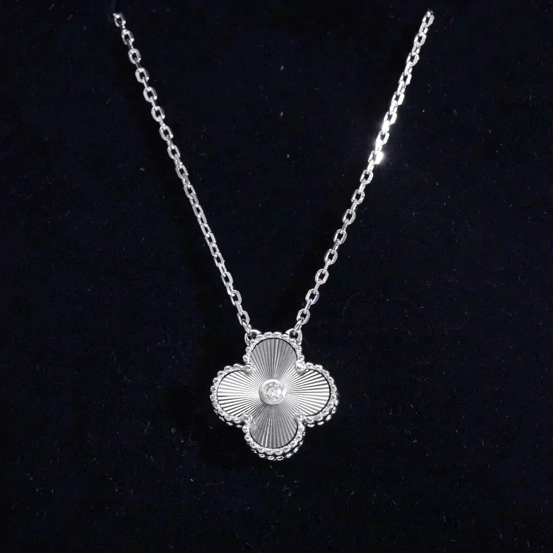 ¡®Veyra Jewelry¡¯CLOVER  15MM DIAMOND LASER NECKLACE SILVER