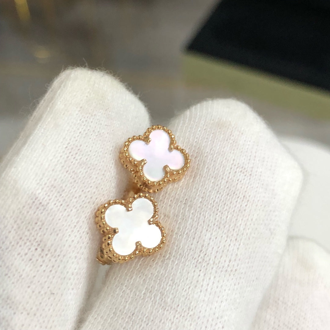¡®Veyra Jewelry¡¯CLOVER MINI GOLD EARRINGS