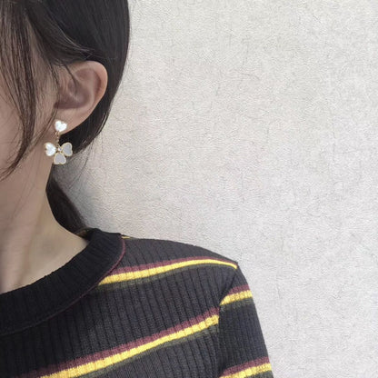 ¡®Veyra Jewelry¡¯CLOVER SWEET WHITE MOP EARRINGS