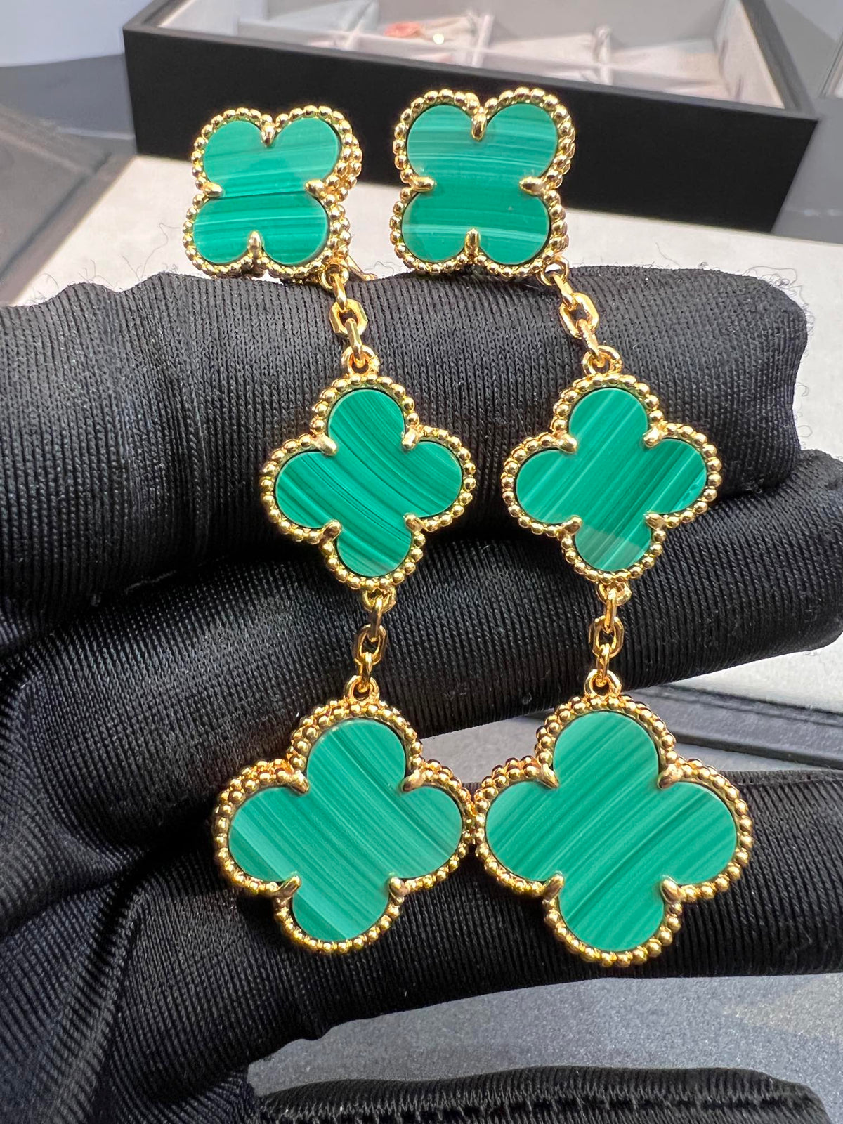 ¡®Veyra Jewelry¡¯CLOVER MALACHITE 3 MOTIFS GOLD