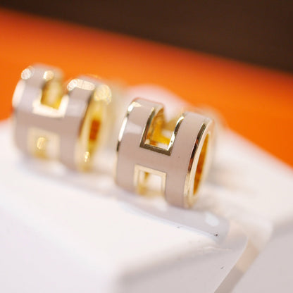 ¡®Veyra Jewelry¡¯MINI POP H GOLD EARRINGS GREY