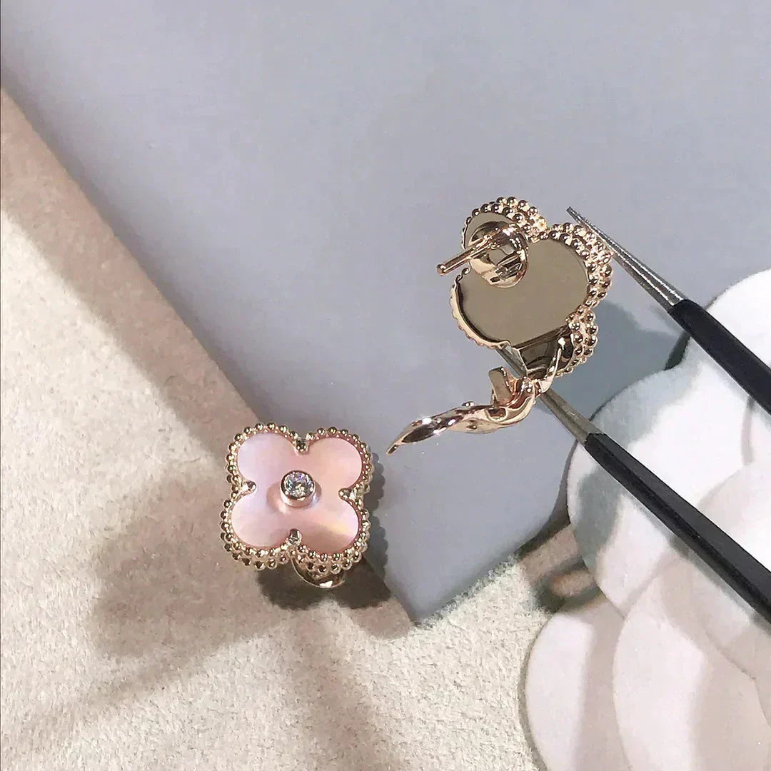 ¡®Veyra Jewelry¡¯CLOVER MEDIUM 1 MOTIFS  PINK MOP DIAMOND EARRINGS
