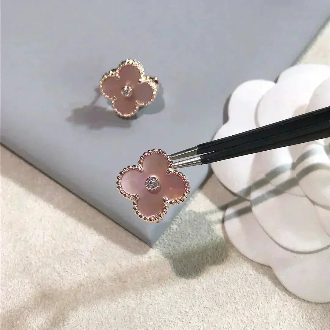 ¡®Veyra Jewelry¡¯CLOVER MEDIUM 1 MOTIFS  PINK MOP DIAMOND EARRINGS
