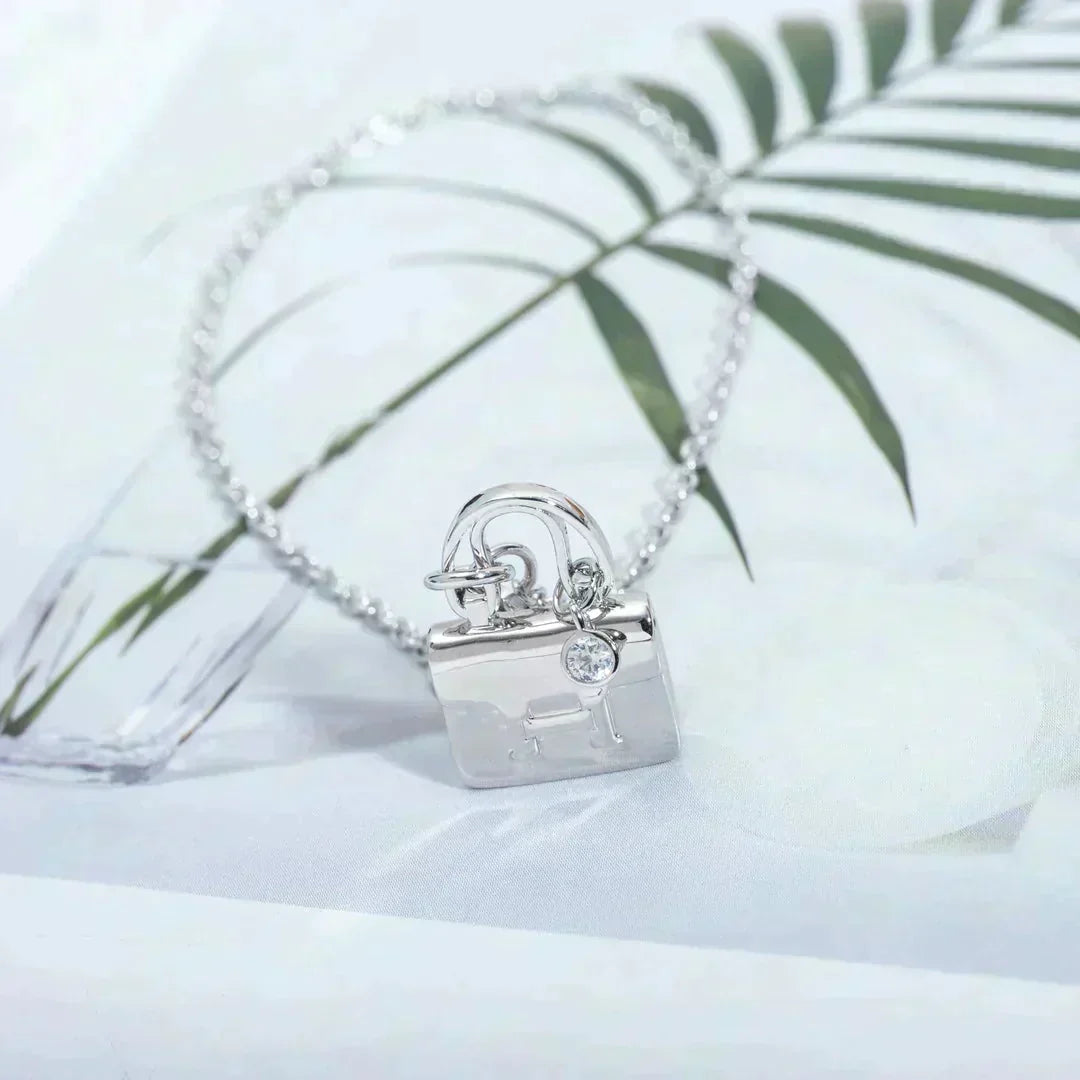 ¡®Veyra Jewelry¡¯AMULETTE PEDANT SILVER NECKLACE