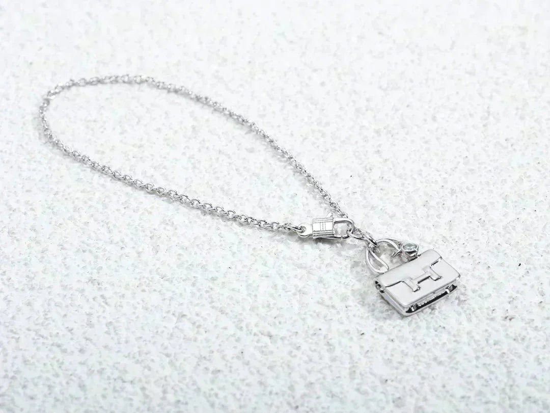 ¡®Veyra Jewelry¡¯AMULETTE PEDANT SILVER NECKLACE