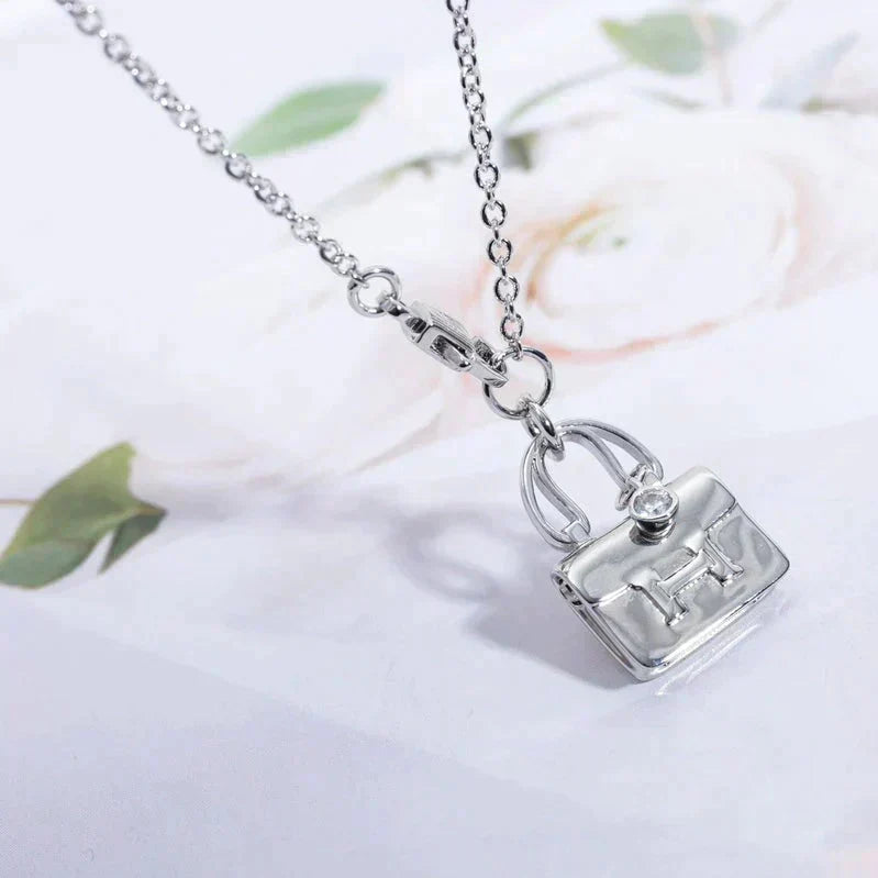 ¡®Veyra Jewelry¡¯AMULETTE PEDANT SILVER NECKLACE
