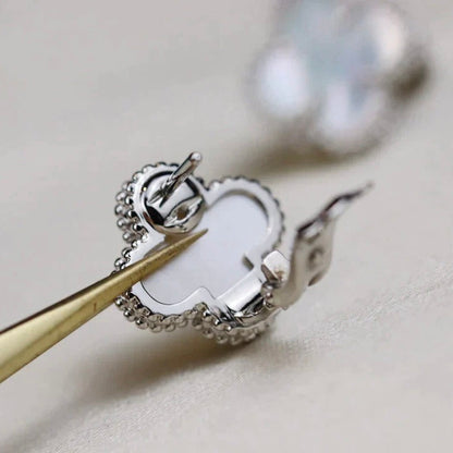 ¡®Veyra Jewelry¡¯CLOVER MEDIUM 1 MOTIFS  WHITE MOP EARRINGS SILVER