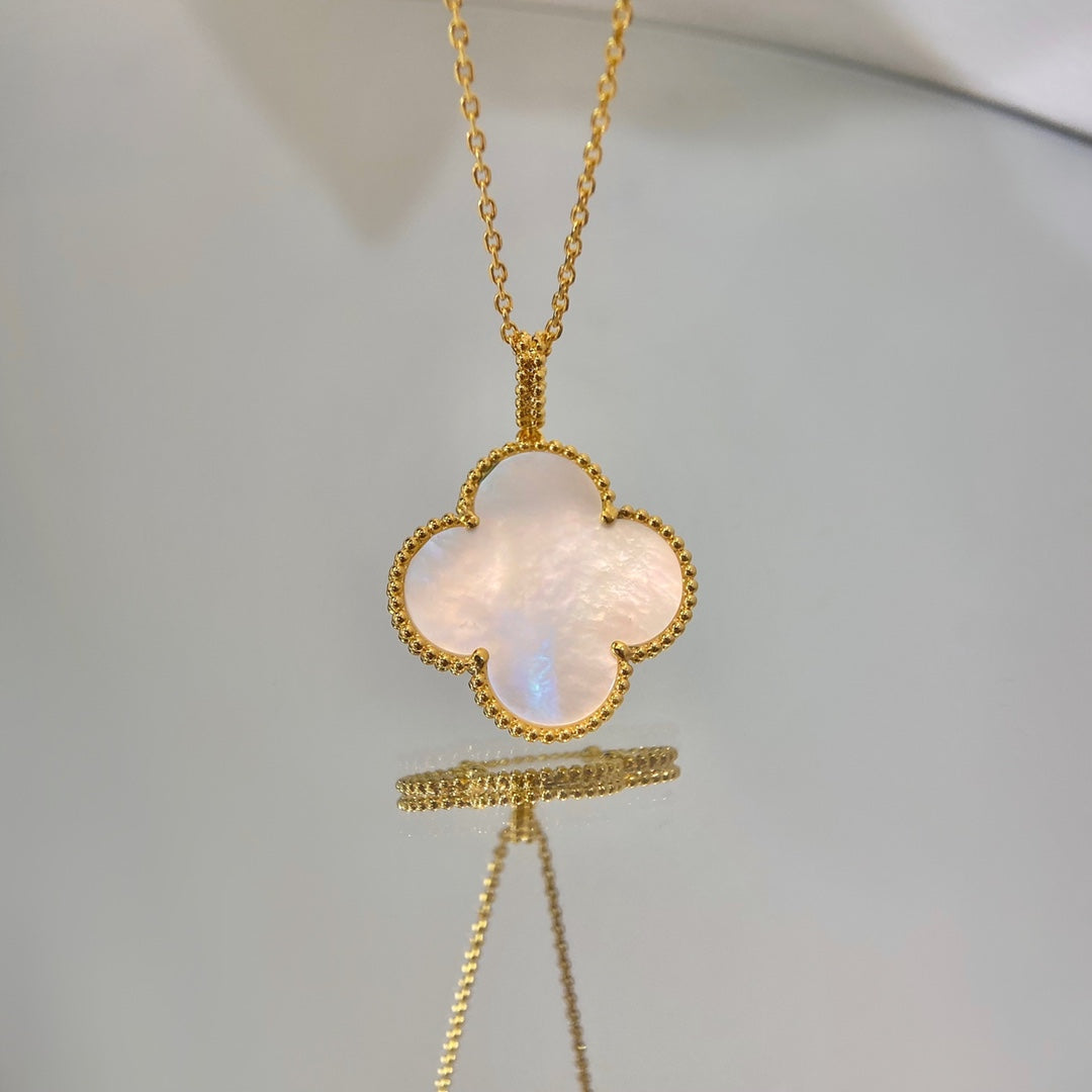 ¡®Veyra Jewelry¡¯CLOVER 25MM MOP LARGE PENDANT NECKLACE