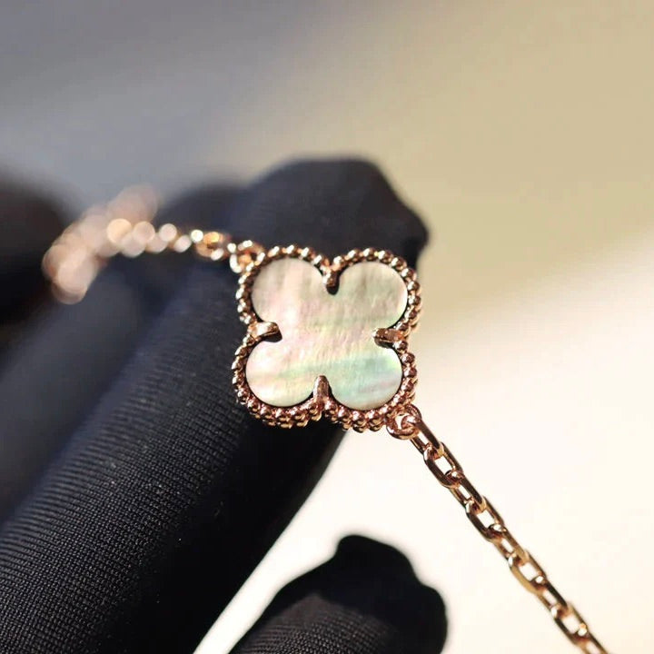 ¡®Veyra Jewelry¡¯CLOVER 20 MOTIFS DARK MOP DIAMOND  NECKLACE