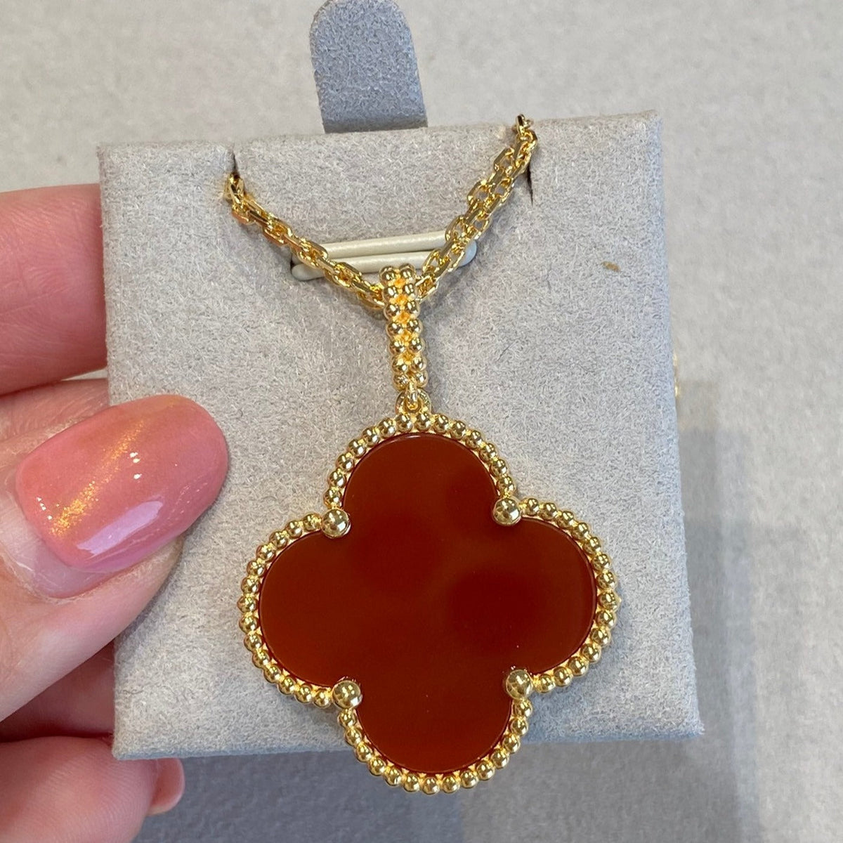 ¡®Veyra Jewelry¡¯CLOVER 25MM NECKLACE GOLD CARNELIAN