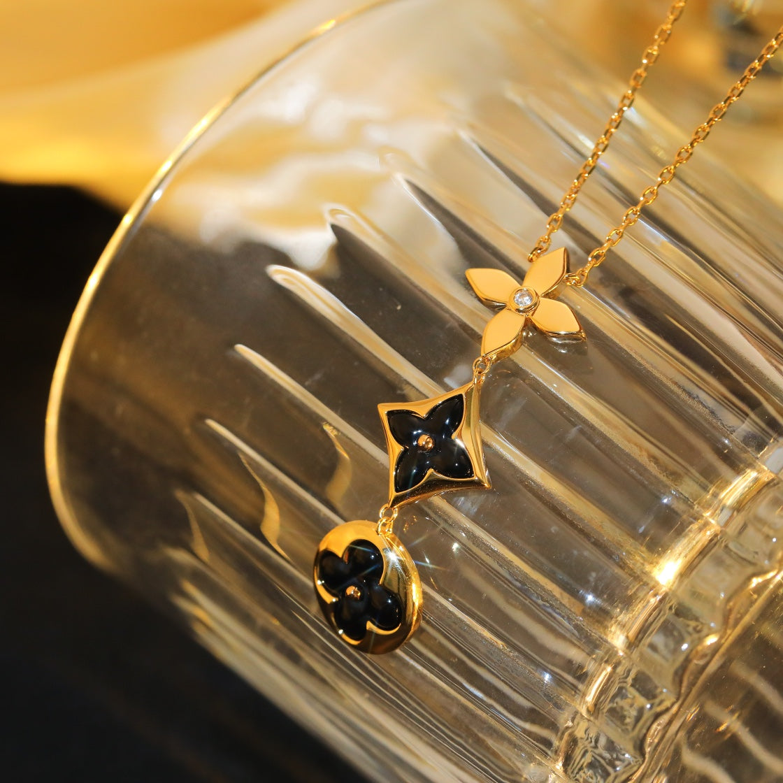 ¡®Veyra Jewelry¡¯STAR AND SUN ONYX PINK GOLD NECKLACE