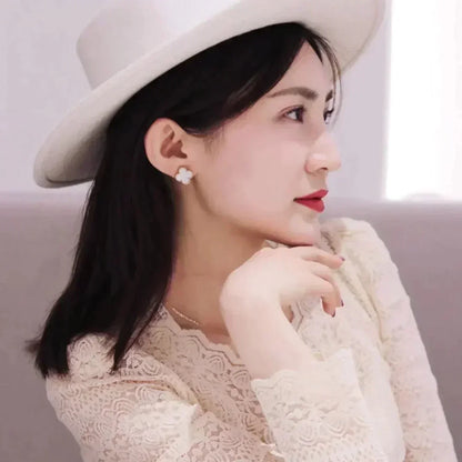 ¡®Veyra Jewelry¡¯CLOVER MEDIUM 1 MOTIFS  WHITE MOP STUD EARRINGS