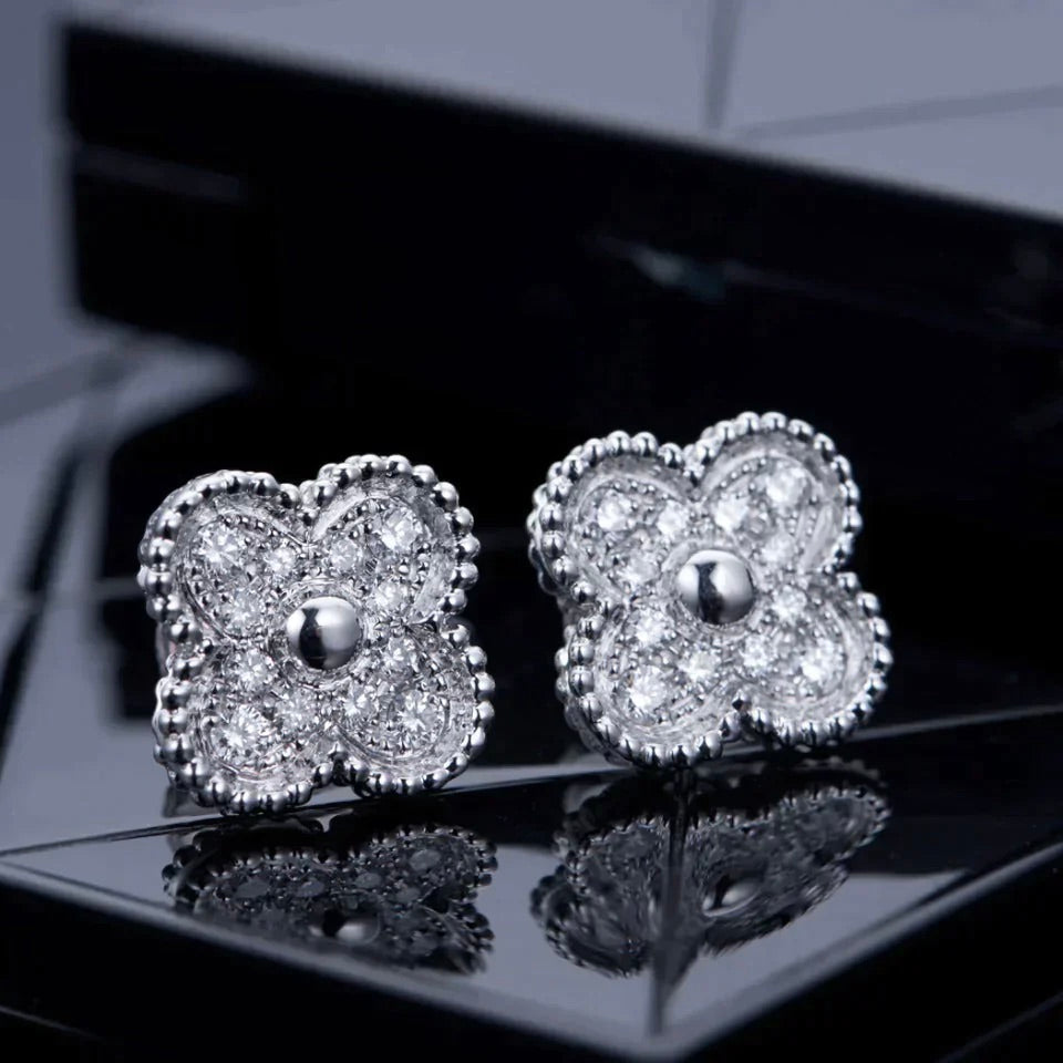 ¡®Veyra Jewelry¡¯CLOVER 1 MOTIFS DIAMOND STUD EARRINGS SILVER