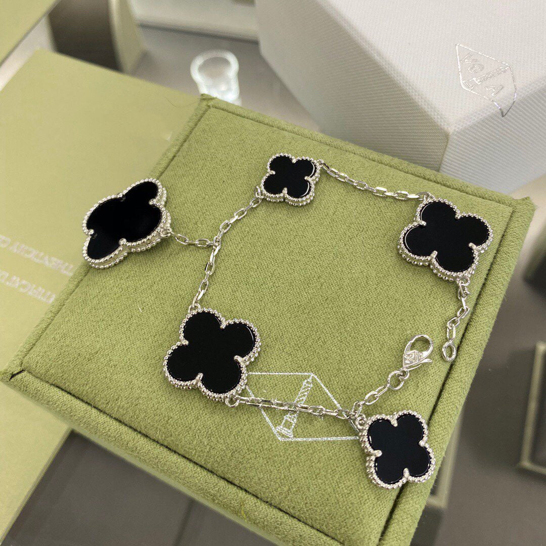 ¡®Veyra Jewelry¡¯CLOVER 5 MOTIFS SIVLER ONYX BRACELET