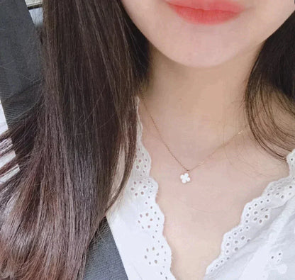 ¡®Veyra Jewelry¡¯CLOVER MINI 9.5MM WHITE MOTHER-OF-PEARL NECKLACE