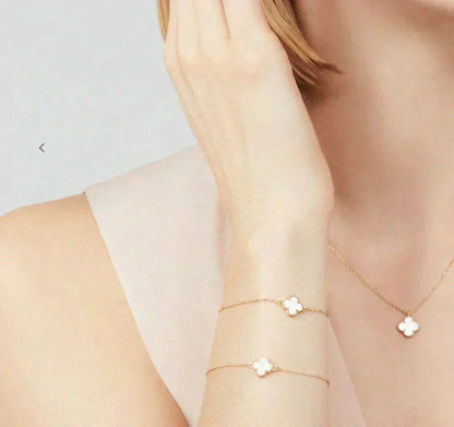 ¡®Veyra Jewelry¡¯CLOVER MINI 9.5MM WHITE MOTHER-OF-PEARL NECKLACE
