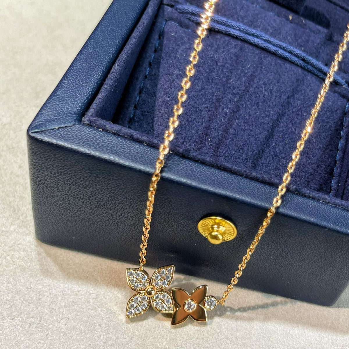 ¡®Veyra Jewelry¡¯STAR BLOSSOM NECKLACE PINK GOLD DIAMONDS