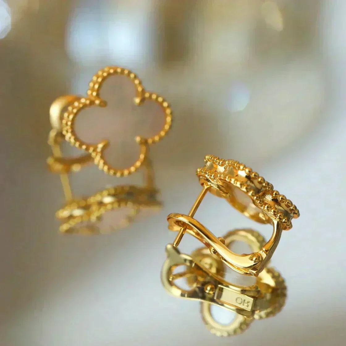 ¡®Veyra Jewelry¡¯CLOVER MEDIUM 1 MOTIFS  WHITE MOP STUD EARRINGS