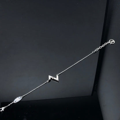 ¡®Veyra Jewelry¡¯VOLT LV LOGO BRACELET