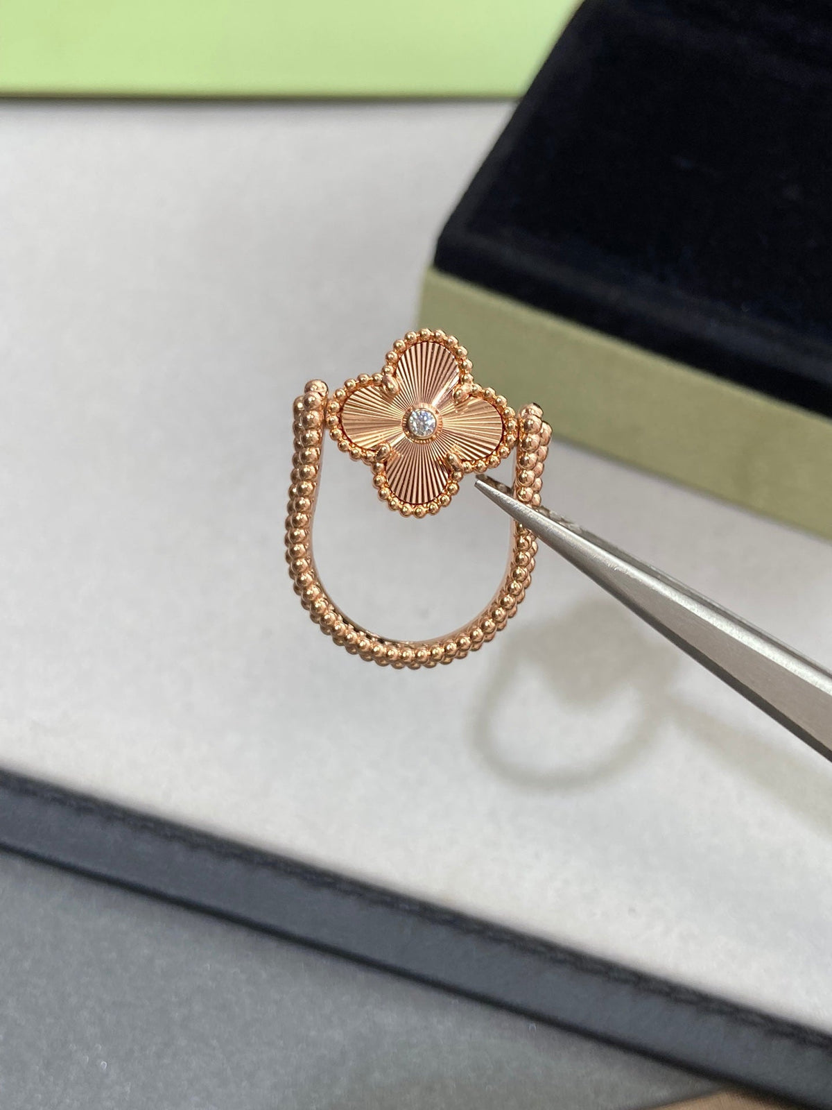 ¡®Veyra Jewelry¡¯CLOVER RIVERSIBLE ROSE GOLD RING