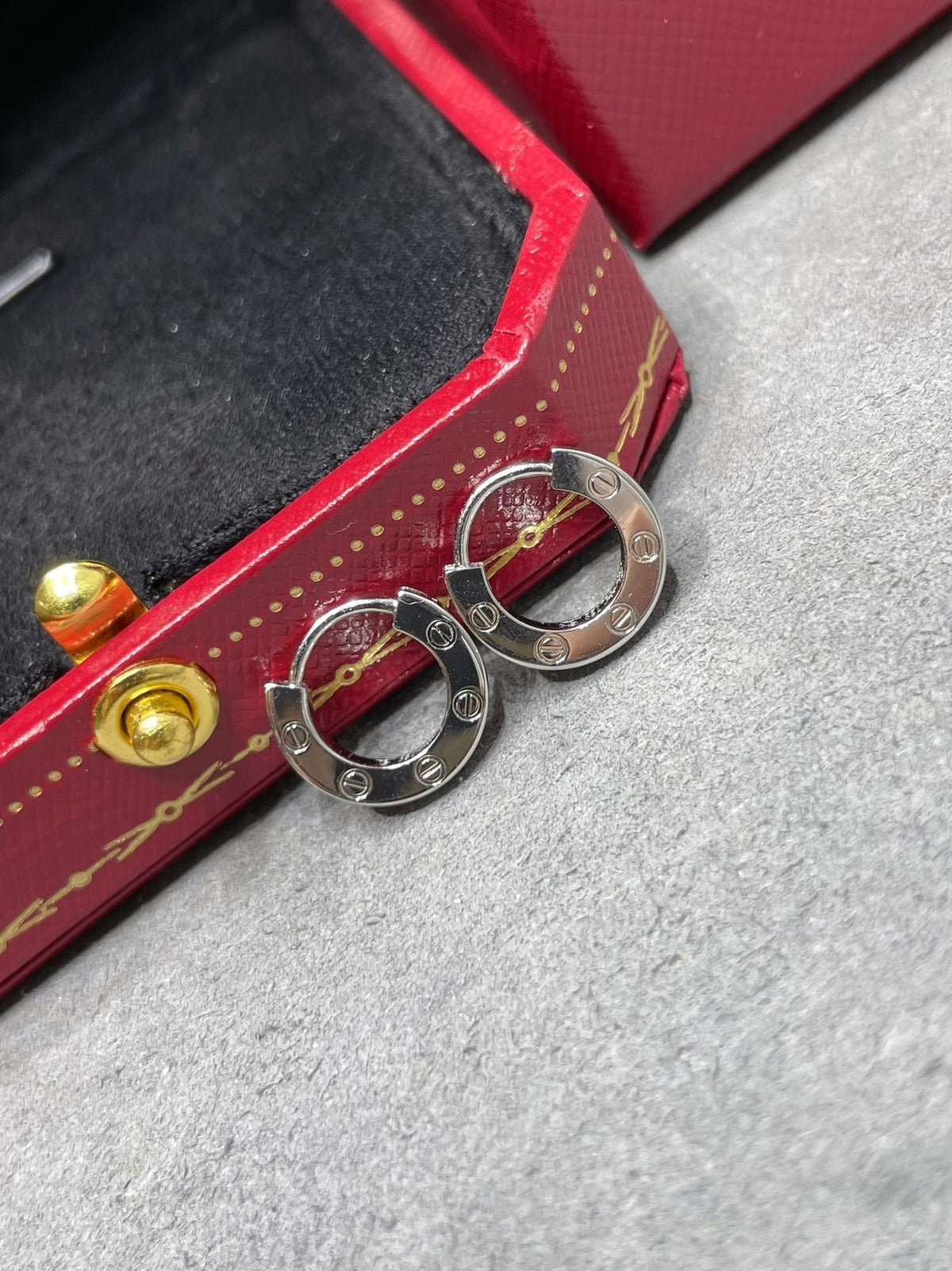¡®Veyra Jewelry¡¯LOVE MINI EARRINGS