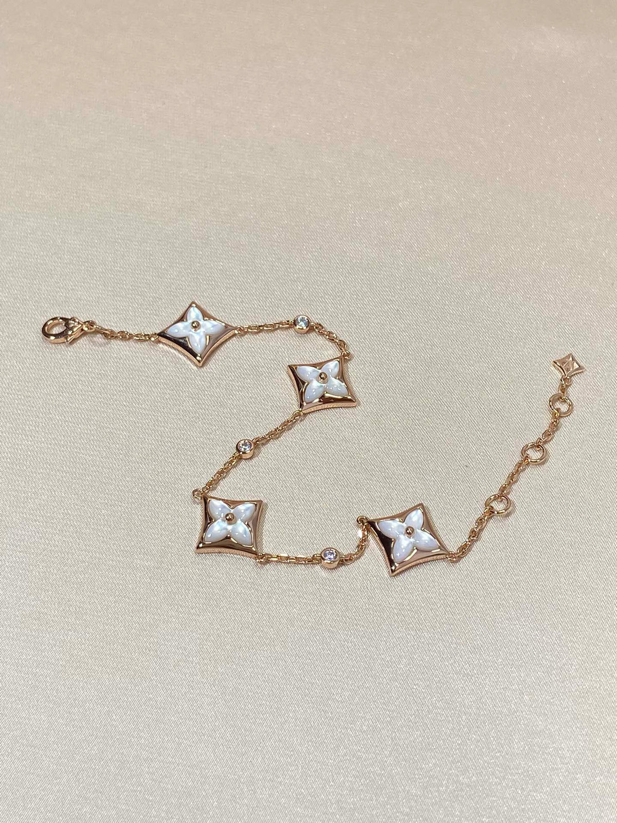 ¡®Veyra Jewelry¡¯STAR 4 MOTIF MOP DIAMOND PINK GOLD BRACELET