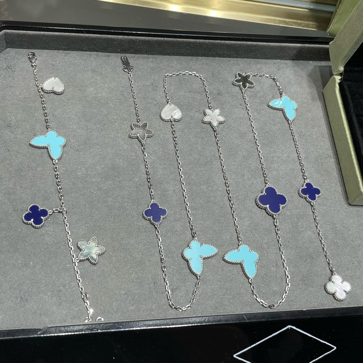 ¡®Veyra Jewelry¡¯LUCKY CLOVER SILVER 11 MOTIF NECKLACE