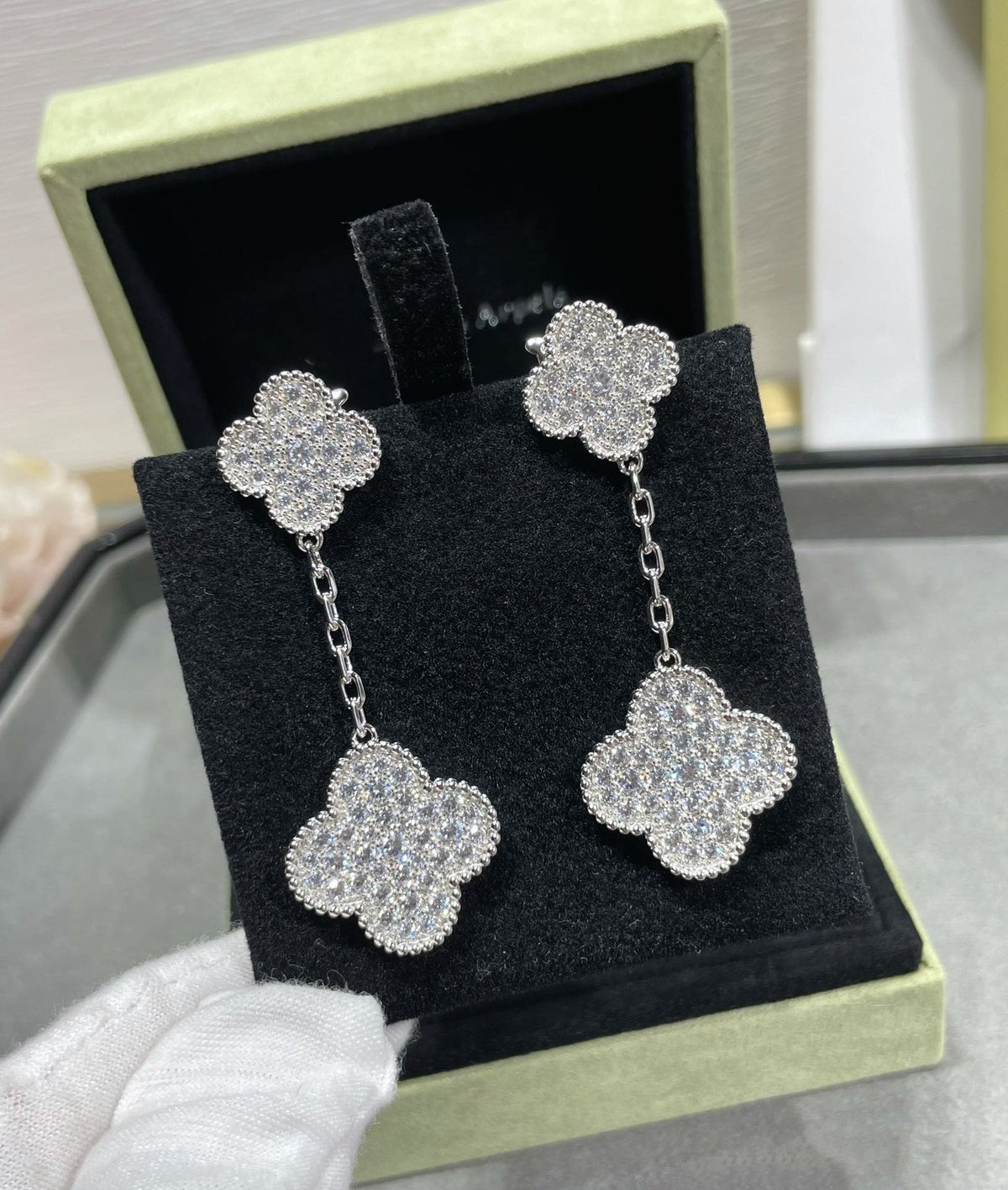 ¡®Veyra Jewelry¡¯CLOVER 2 MOTIFS DIAMOND PAVED SILVER EARRINGS
