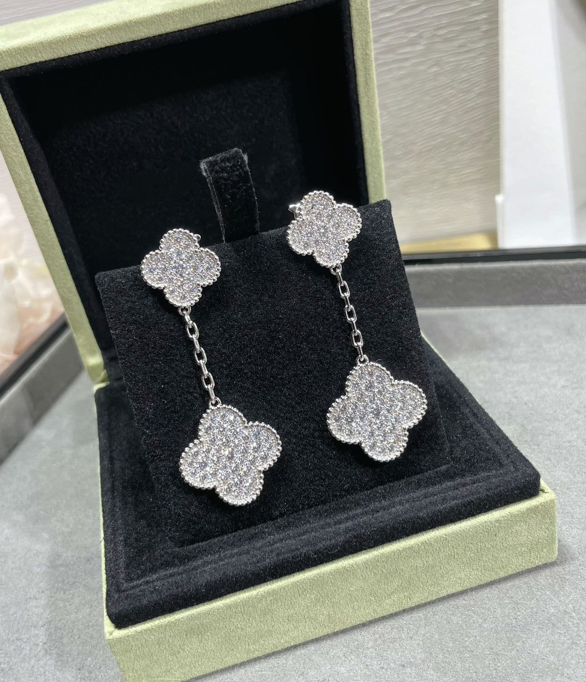 ¡®Veyra Jewelry¡¯CLOVER 2 MOTIFS DIAMOND PAVED SILVER EARRINGS