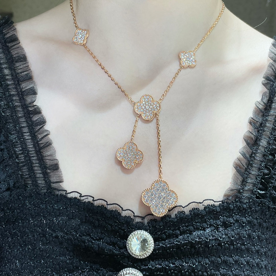¡®Veyra Jewelry¡¯CLOVER 6 MOTIF DIAMOND PAVED NECKLACE