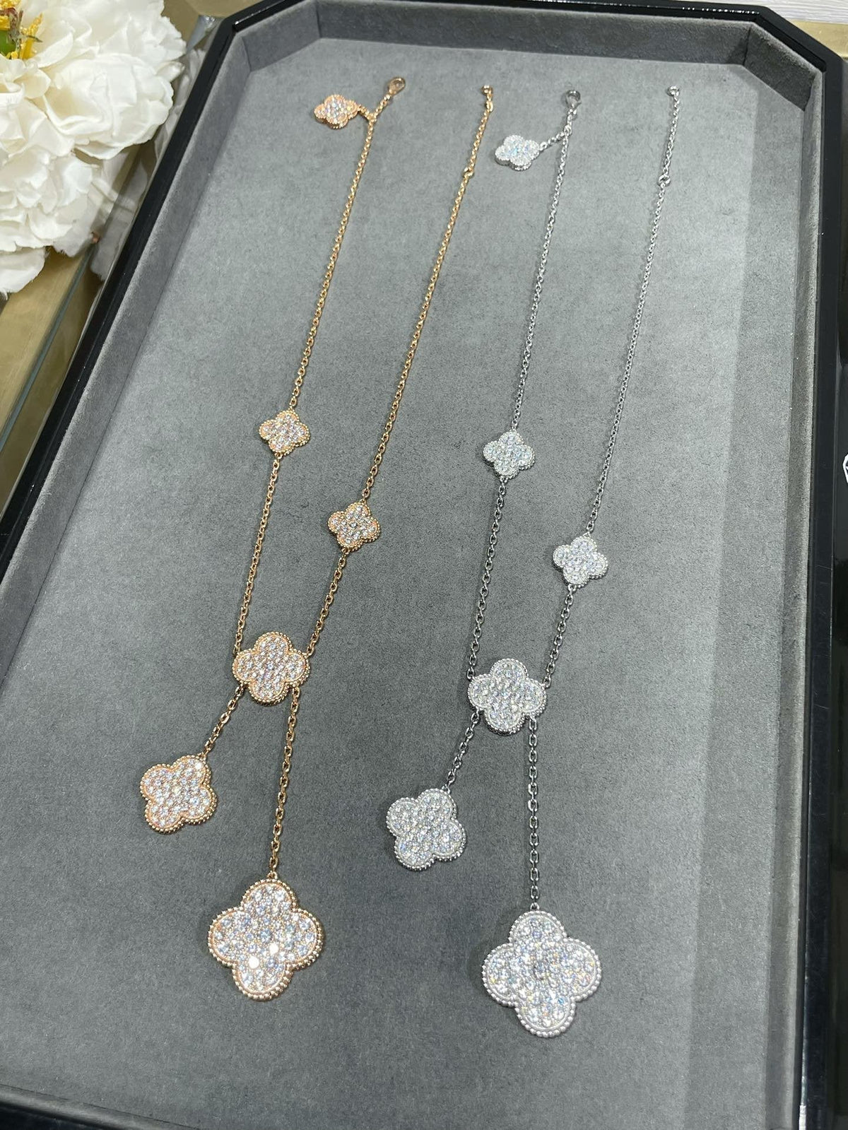 ¡®Veyra Jewelry¡¯CLOVER 6 MOTIF DIAMOND PAVED NECKLACE