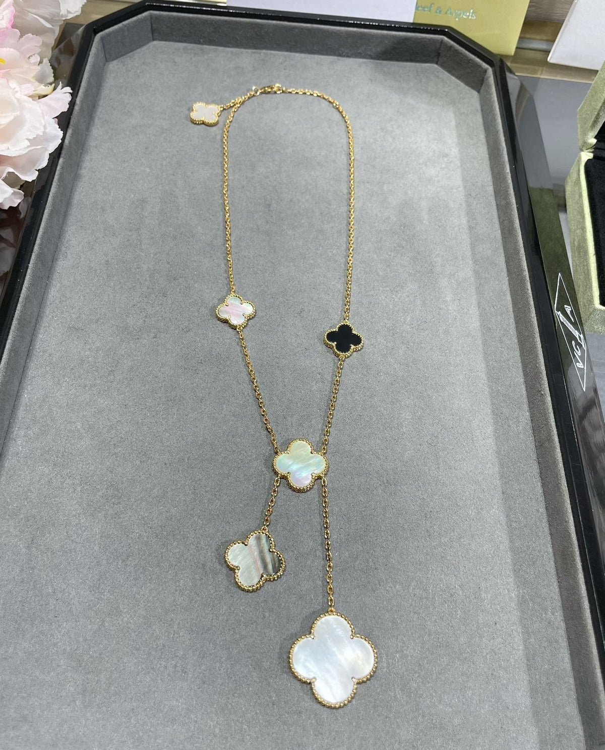 ¡®Veyra Jewelry¡¯CLOVER 6 MOTIF MOP ONYX GOLD NECKLACE