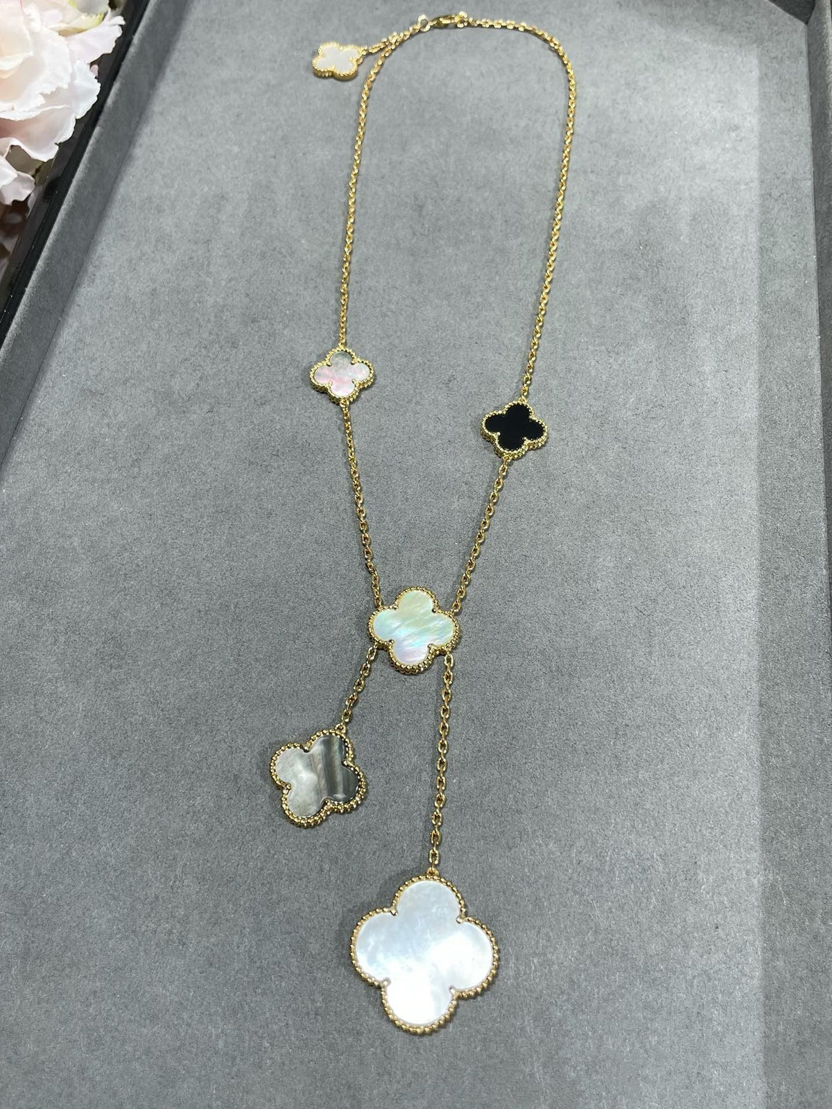 ¡®Veyra Jewelry¡¯CLOVER 6 MOTIF MOP ONYX GOLD NECKLACE