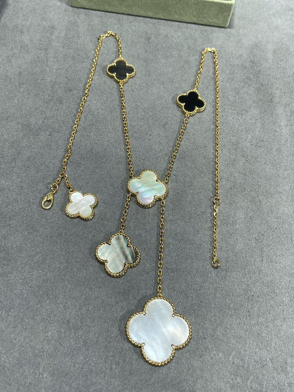 ¡®Veyra Jewelry¡¯CLOVER 6 MOTIF MOP ONYX GOLD NECKLACE