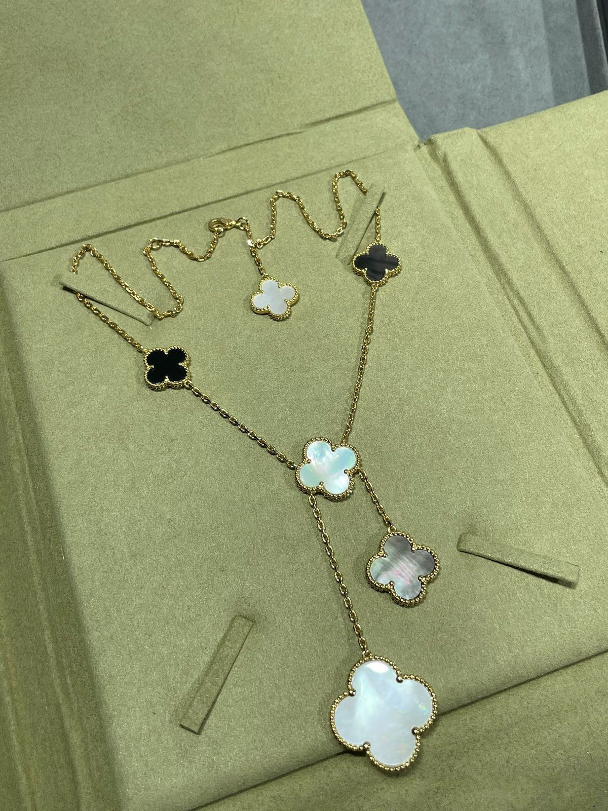 ¡®Veyra Jewelry¡¯CLOVER 6 MOTIF MOP ONYX GOLD NECKLACE