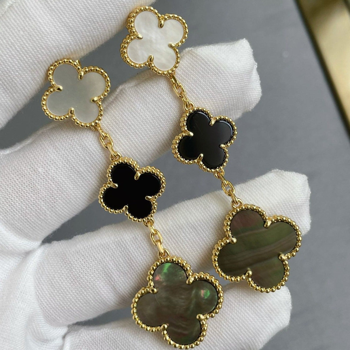 ¡®Veyra Jewelry¡¯CLOVER 3 MOTIF MOP ONYX DARK MOP PINK GOLD EARRINGS