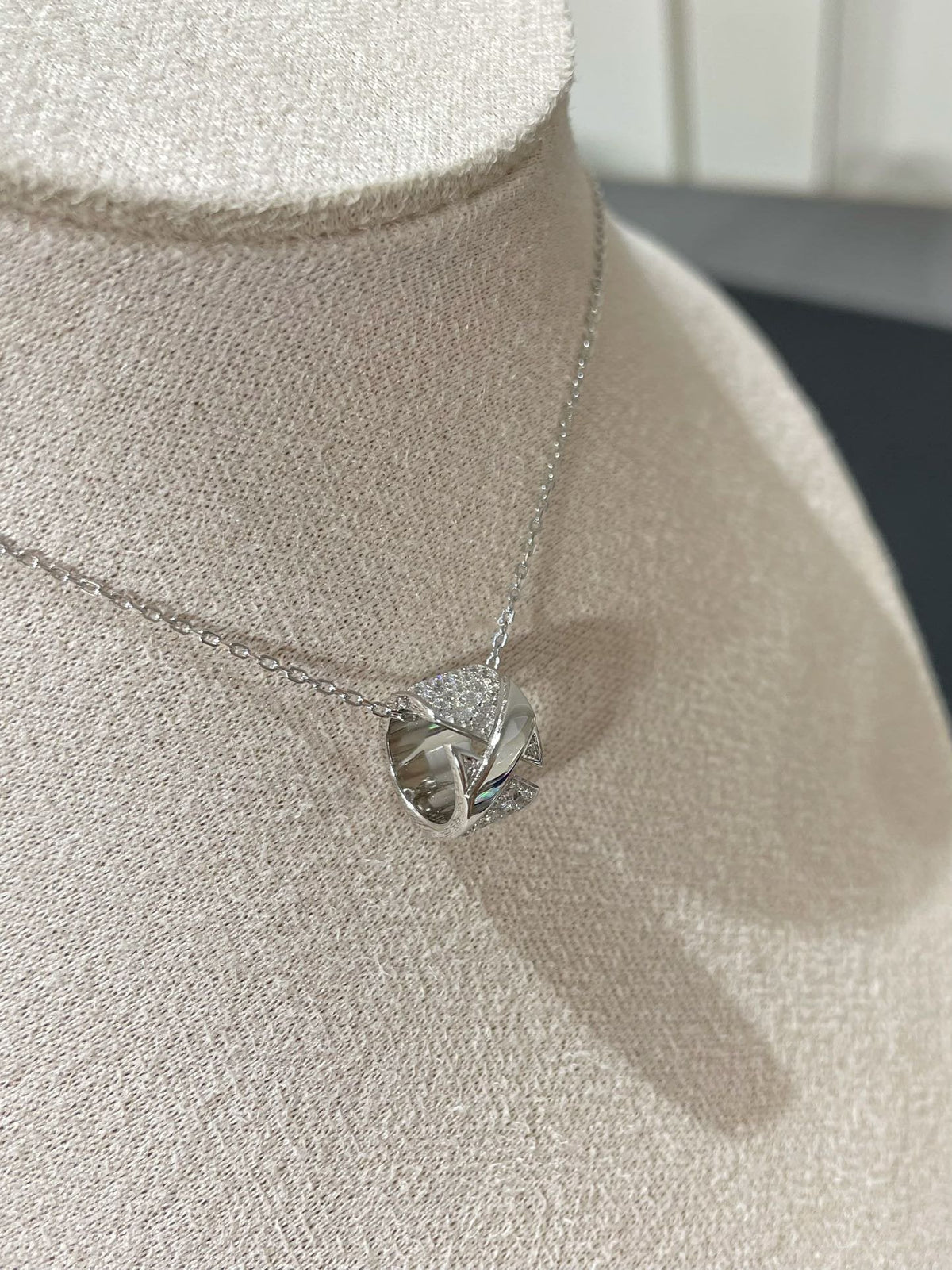 ¡®Veyra Jewelry¡¯LIENS EVIDENCE DIAMOND PAVED NECKLACE