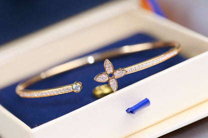 ¡®Veyra Jewelry¡¯IDYLLE PINK GOLD OPEN BRACELET DIAMOND PAVED