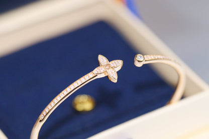 ¡®Veyra Jewelry¡¯IDYLLE PINK GOLD OPEN BRACELET DIAMOND PAVED