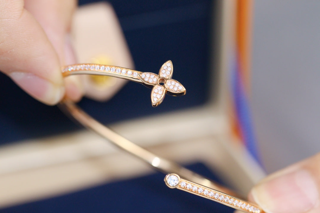 ¡®Veyra Jewelry¡¯IDYLLE PINK GOLD OPEN BRACELET DIAMOND PAVED