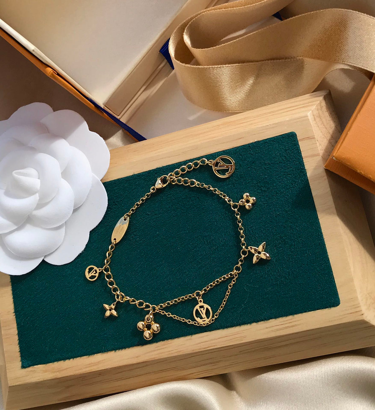 ¡®Veyra Jewelry¡¯BLOOMING PINK GOLD MOP BRACELET