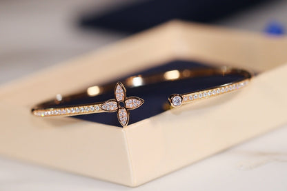 ¡®Veyra Jewelry¡¯IDYLLE GOLD OPEN BRACELET DIAMOND PAVED