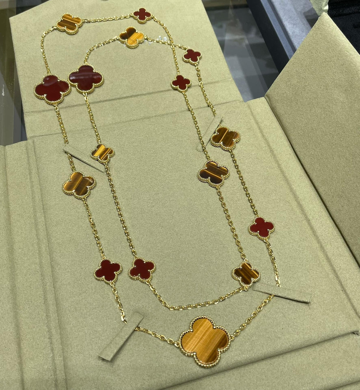 ¡®Veyra Jewelry¡¯CLOVER 16 MOTIF CARNELIAN TIGER EYE ROSE GOLD NECKLACE